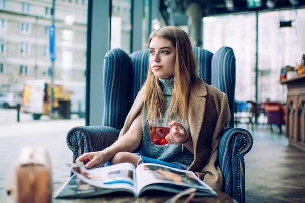 Comment le magazine dédié à vos économies influence-t-il vos décisions financières ?