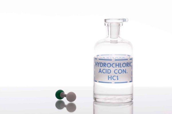 Débouchez vos toillettes à l'aide la solution chimique acide chlorhydrique