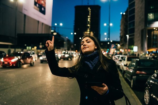 Réserver un Taxi à Bordeaux : Guide pratique pour les voyageurs