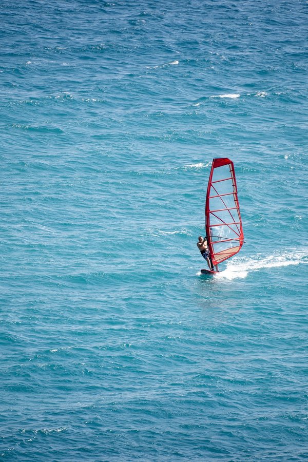 Planche à voile : informez-vous sur les règles de navigation
